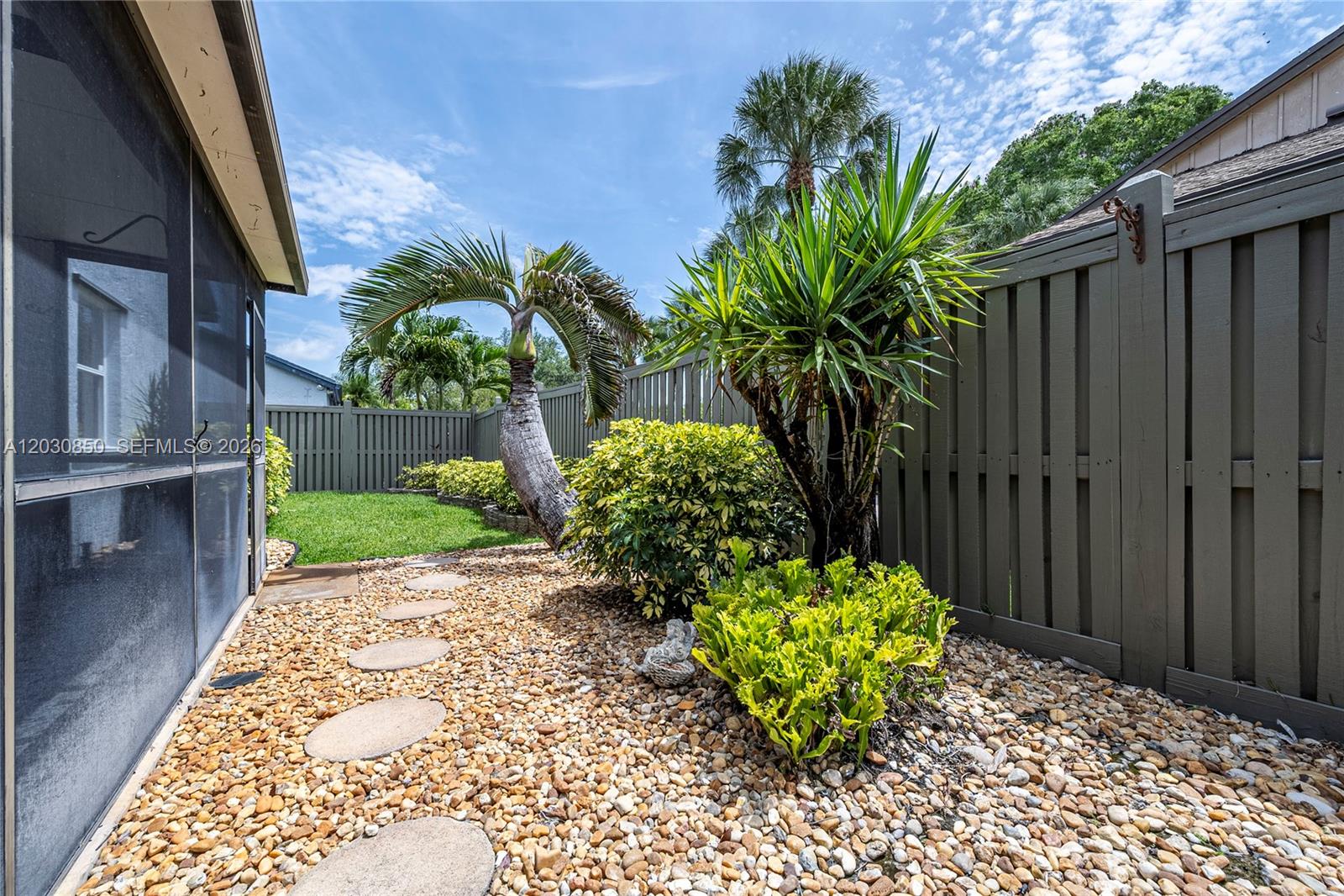 PARKLAND LAKES - Residential
