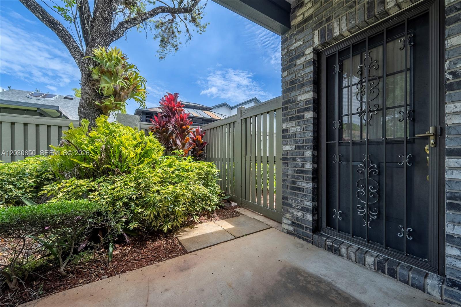 PARKLAND LAKES - Residential