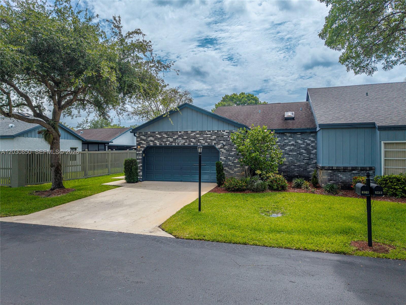 PARKLAND LAKES - Residential