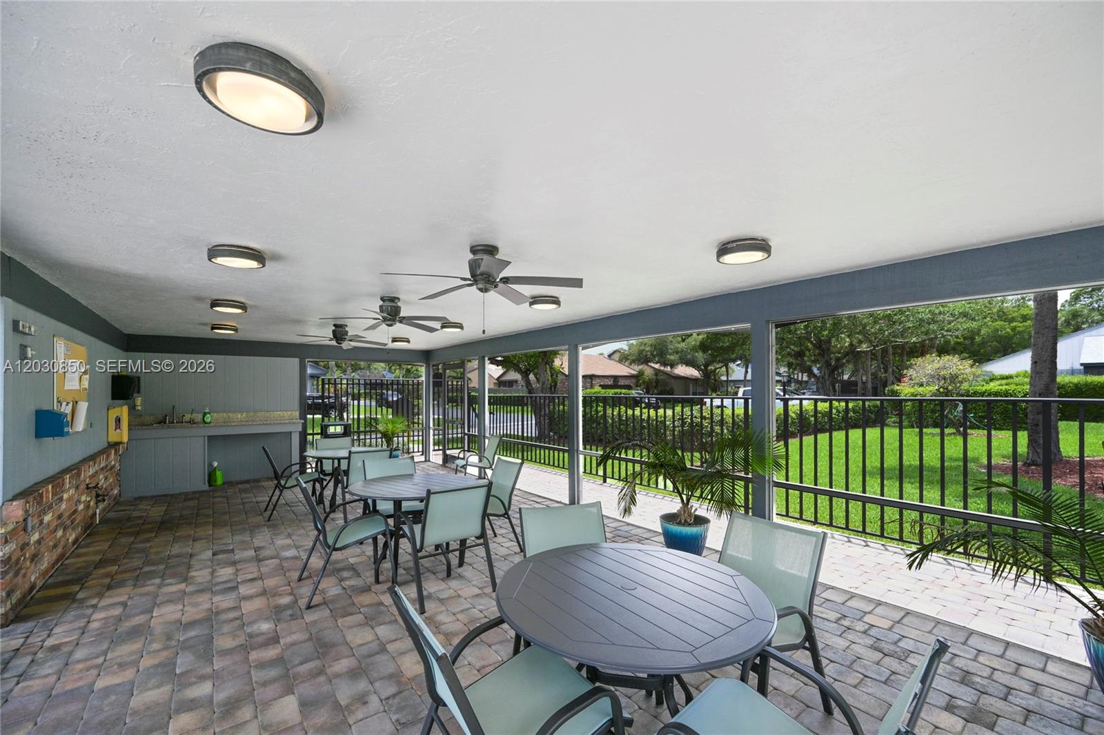 PARKLAND LAKES - Residential