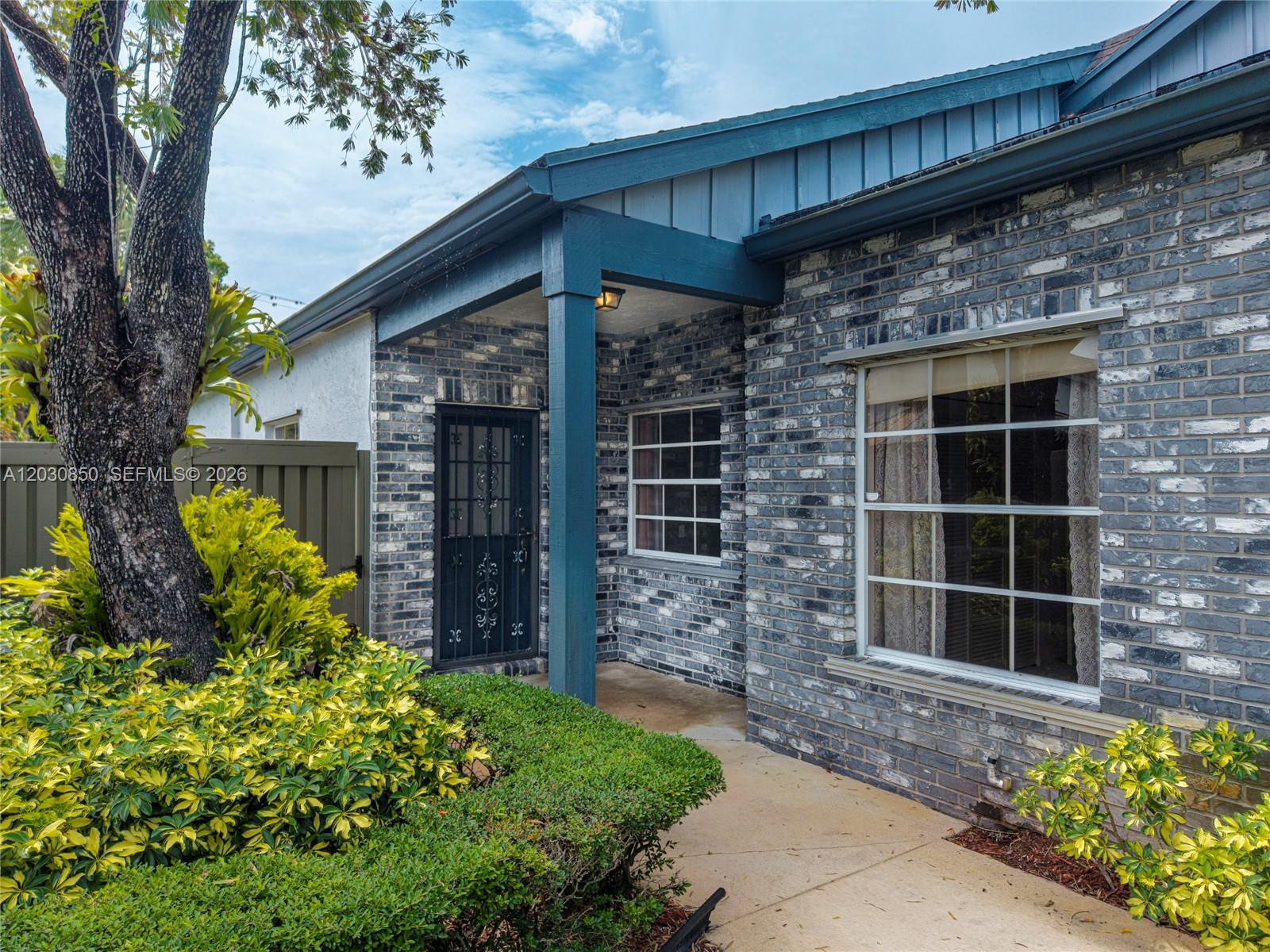 PARKLAND LAKES - Residential
