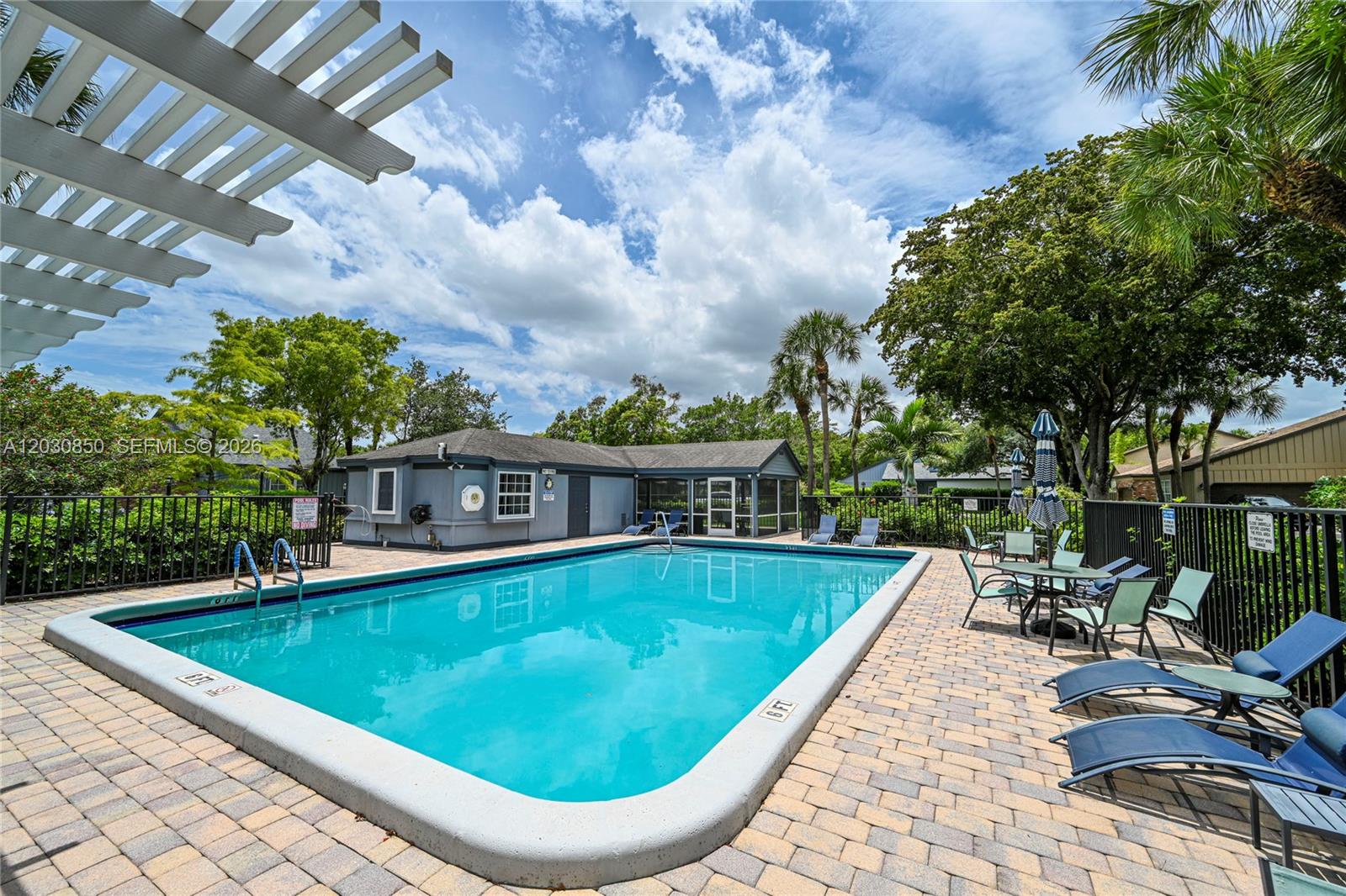 PARKLAND LAKES - Residential