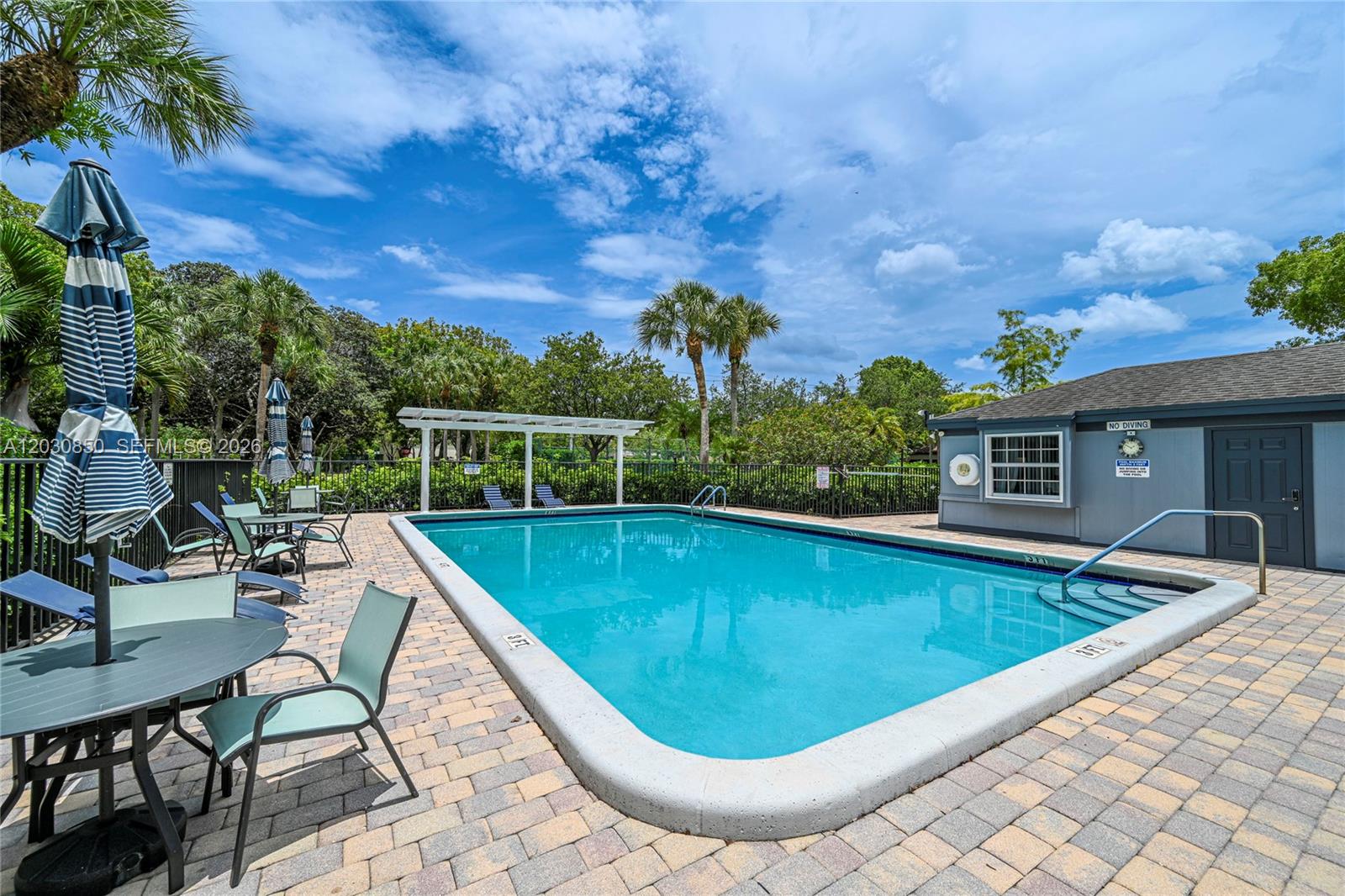 PARKLAND LAKES - Residential