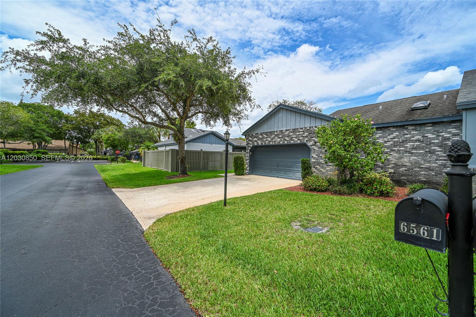 PARKLAND LAKES - Residential