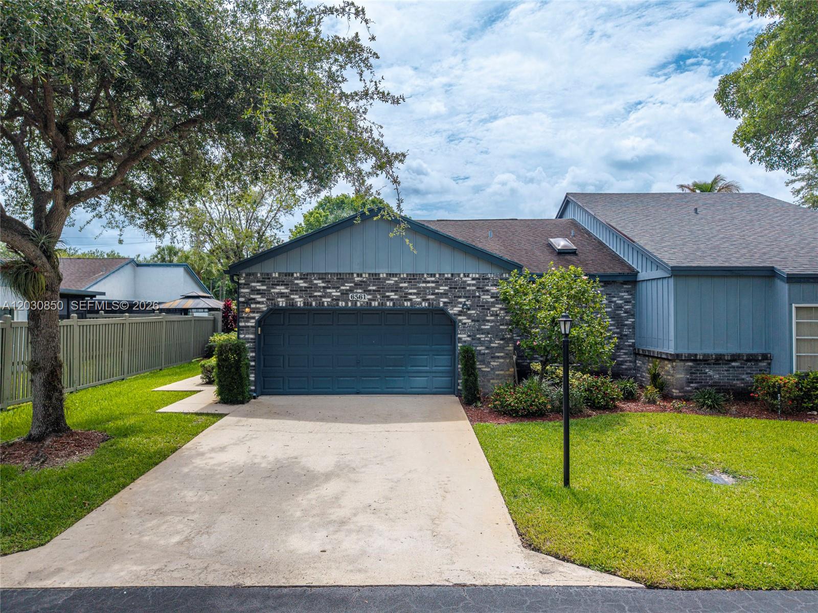 PARKLAND LAKES - Residential