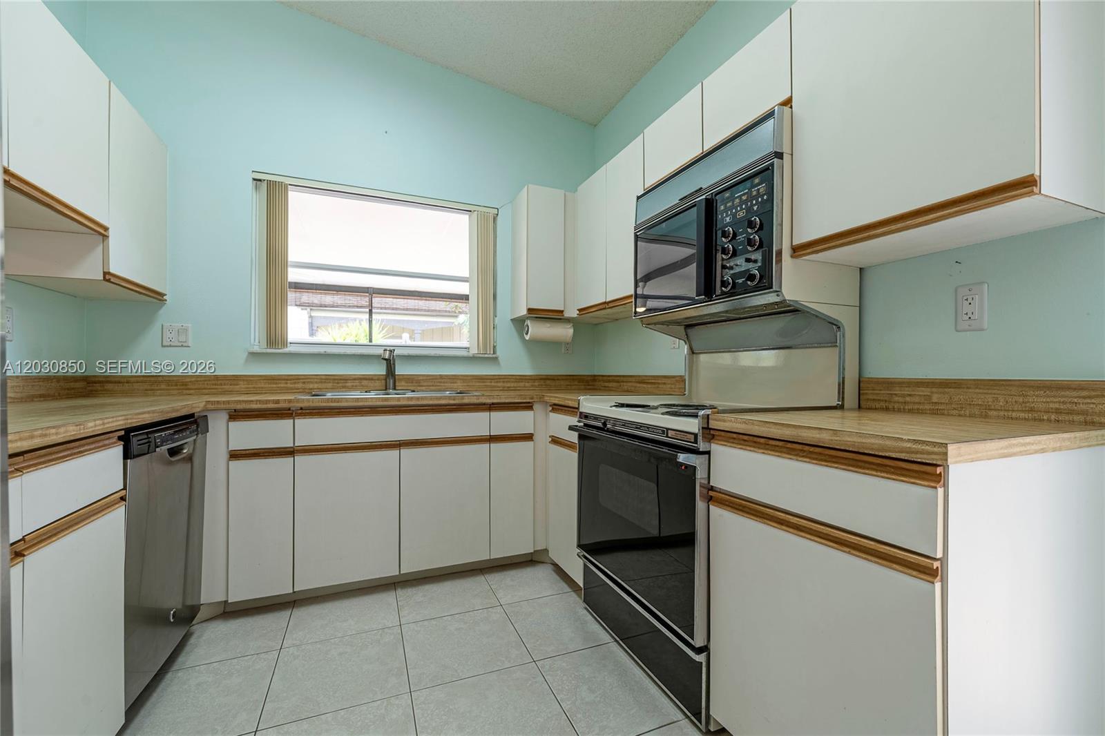 PARKLAND LAKES - Residential