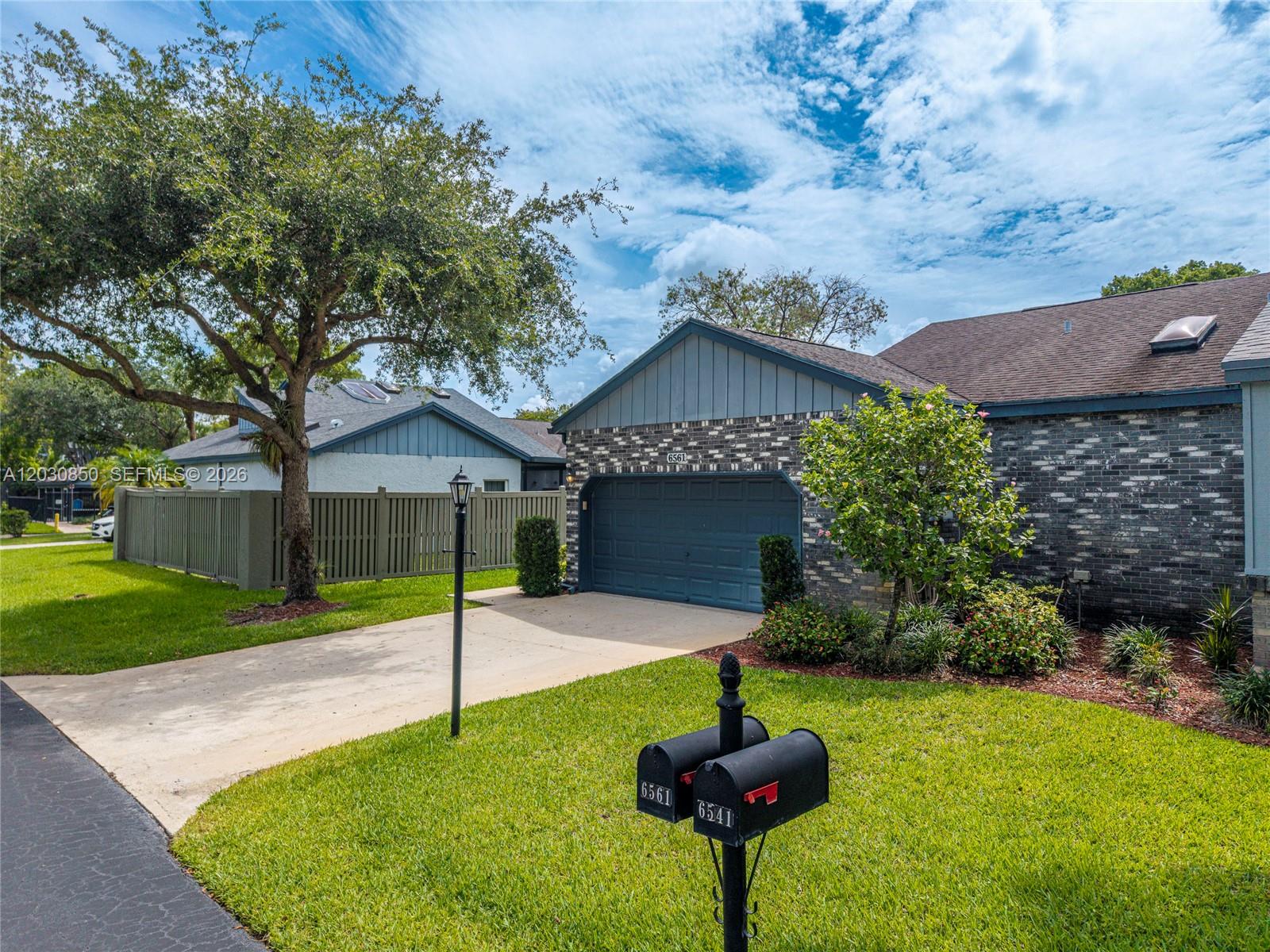 PARKLAND LAKES - Residential