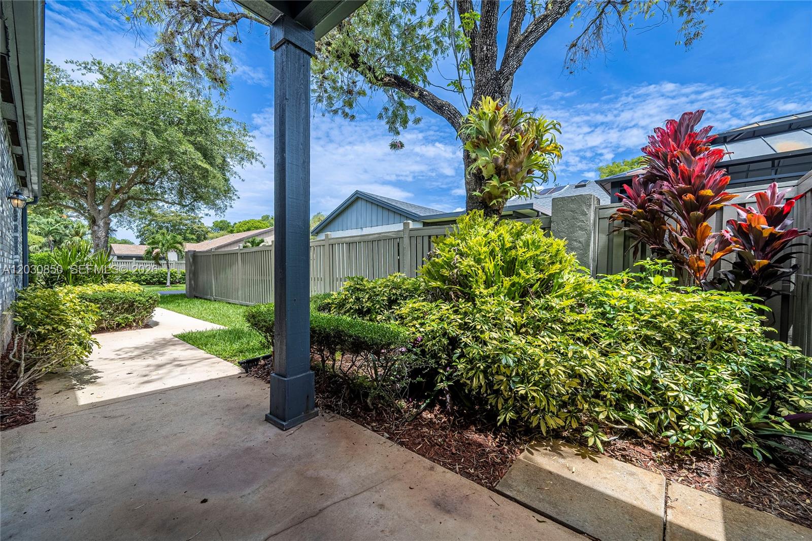PARKLAND LAKES - Residential