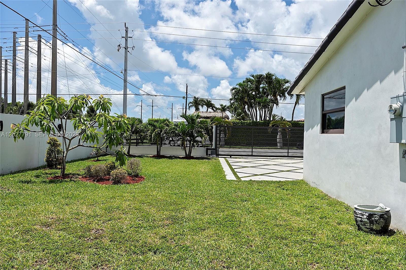 LEE GROVE ESTS - Residential