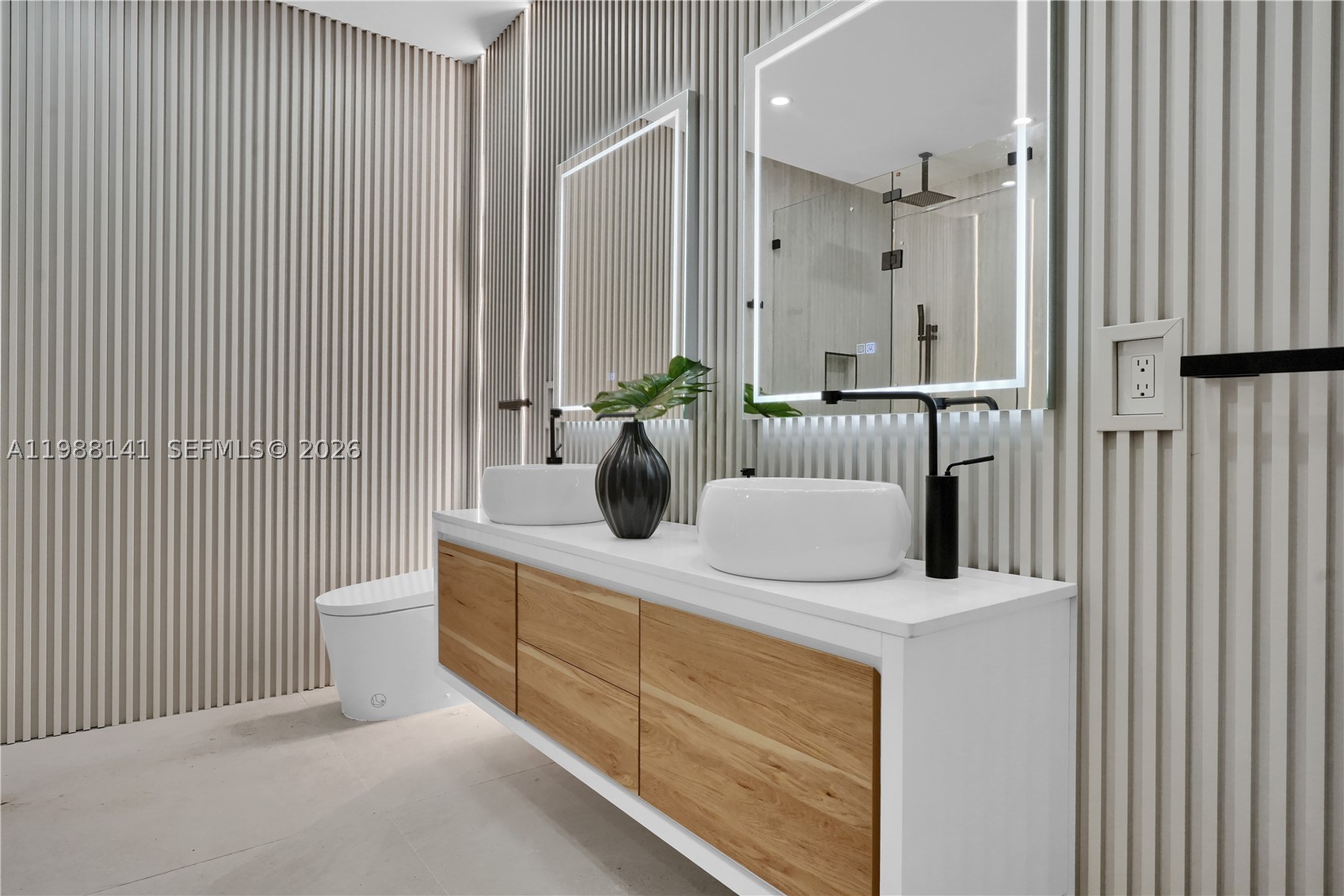 HOLLYWOOD LAKES SECTION - Residential