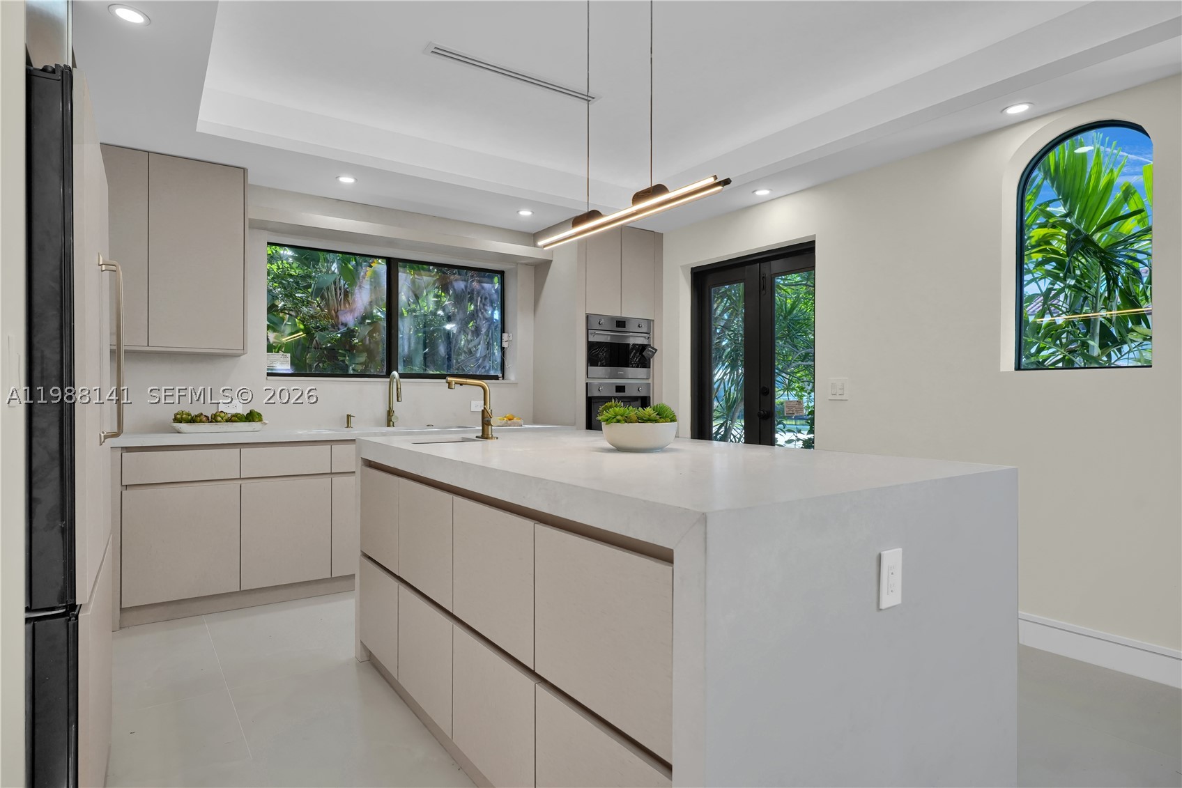 HOLLYWOOD LAKES SECTION - Residential
