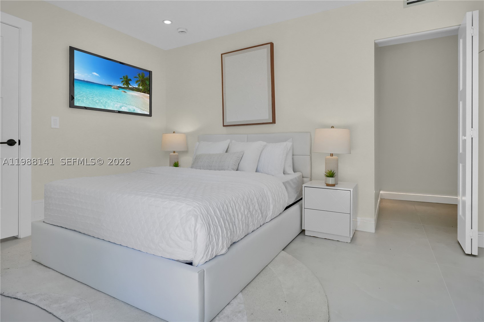 HOLLYWOOD LAKES SECTION - Residential
