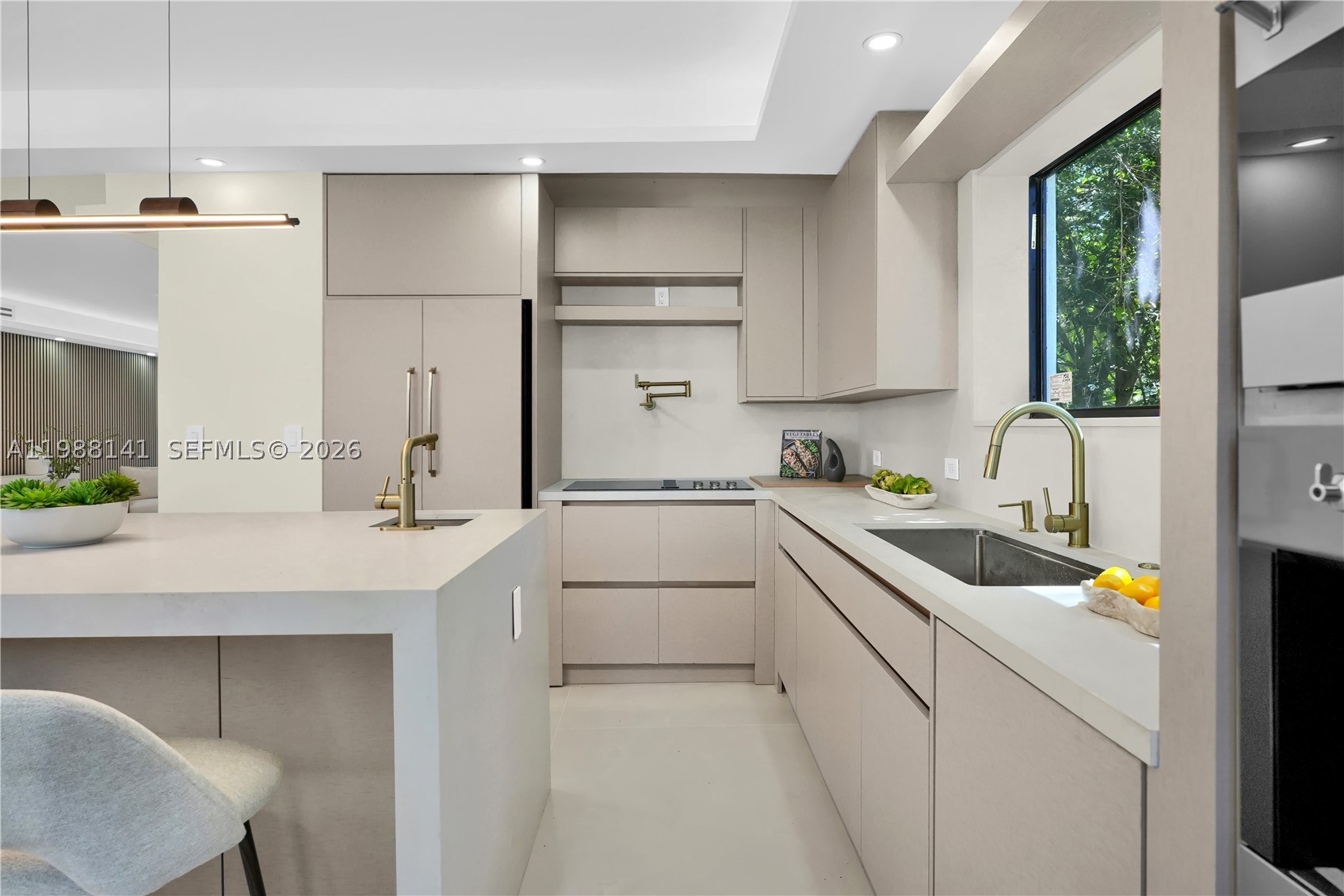 HOLLYWOOD LAKES SECTION - Residential