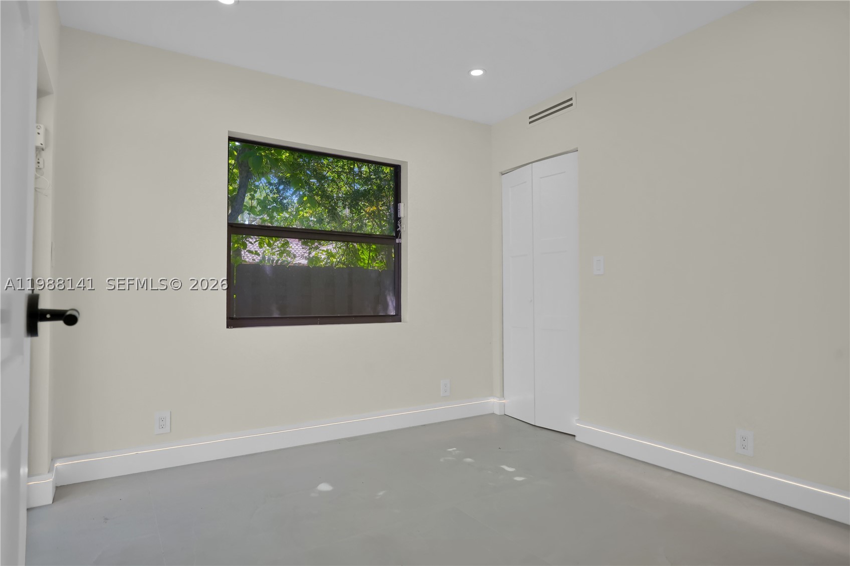HOLLYWOOD LAKES SECTION - Residential