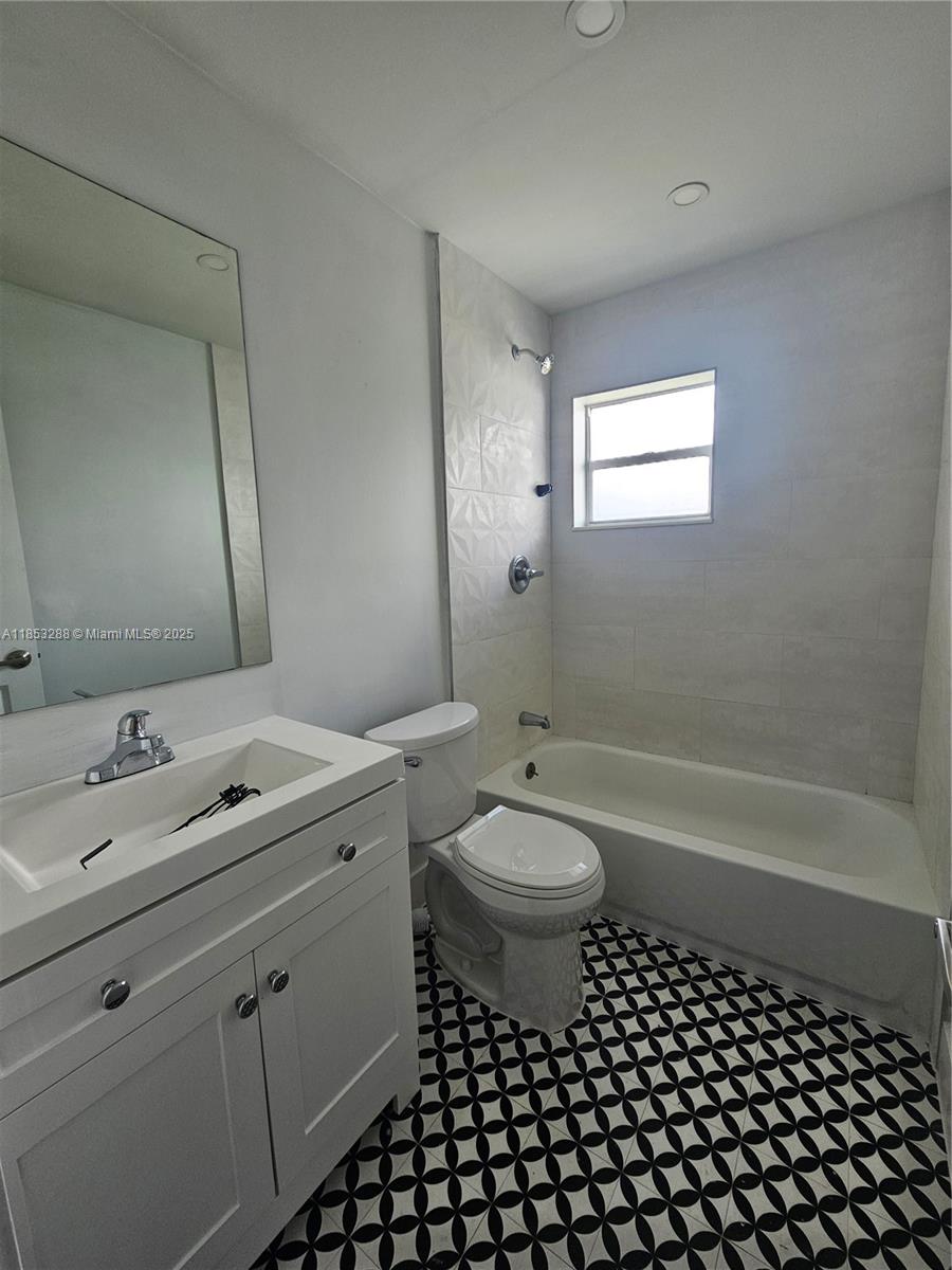 CAROL CITY 3RD ADDN - Residential Lease