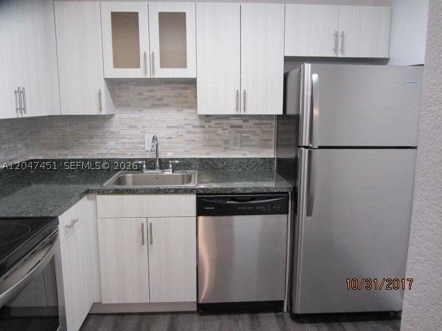 BEAUTIFULL UNIT WITH LARGE PATIO. WASHER & DRYER INSIDE. GREAT AMENITIES !!