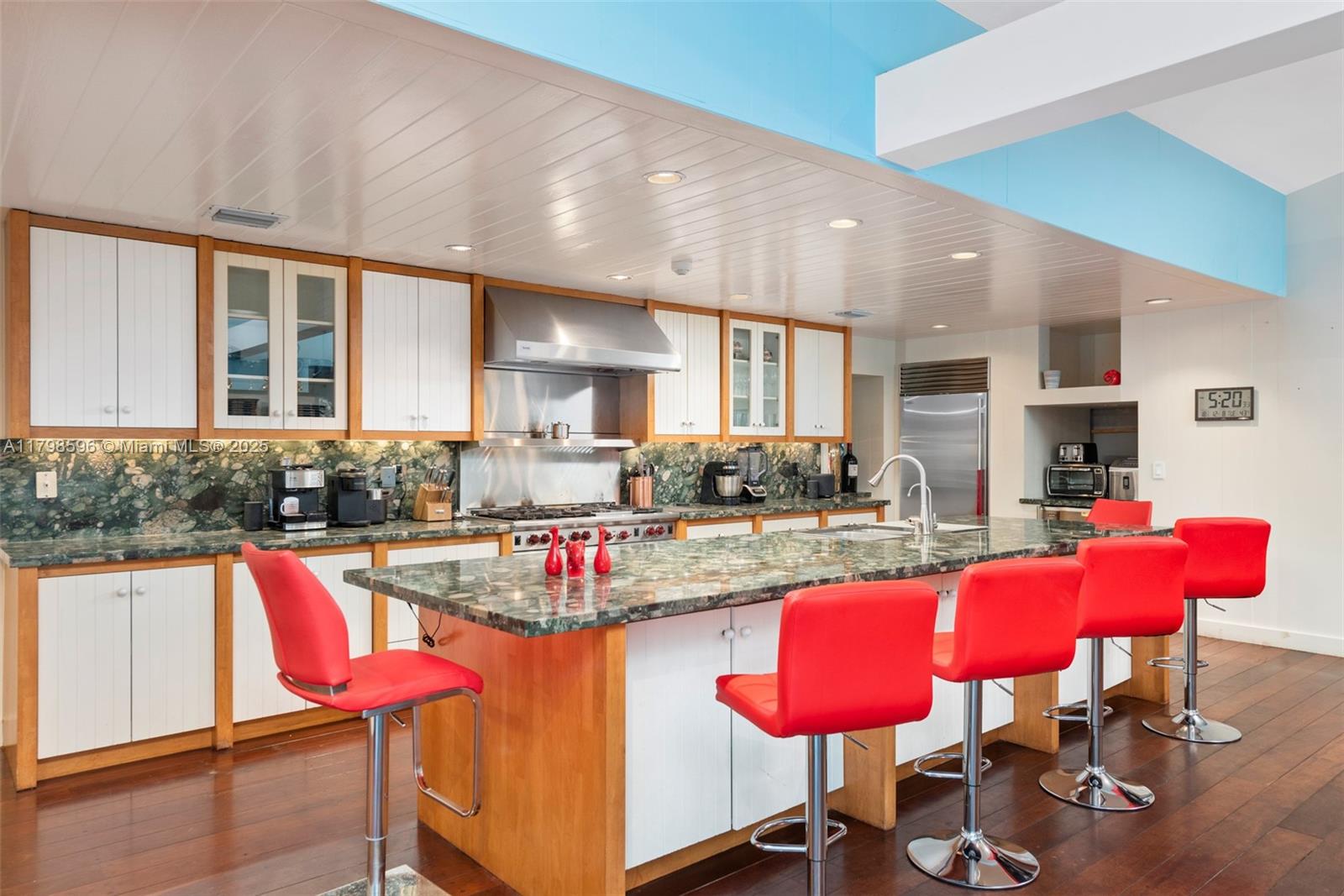 BELLE MEADE ISLAND - Residential