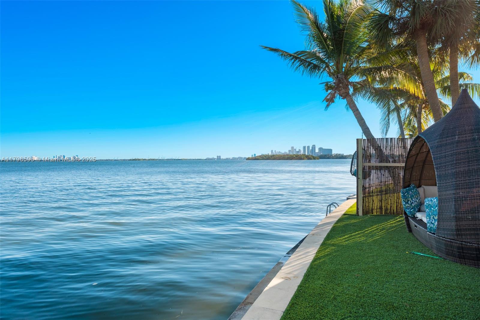 BELLE MEADE ISLAND - Residential