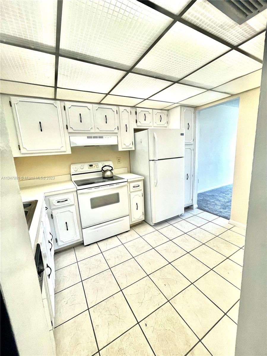 FRENCH VILLAS CONDO - Residential Lease