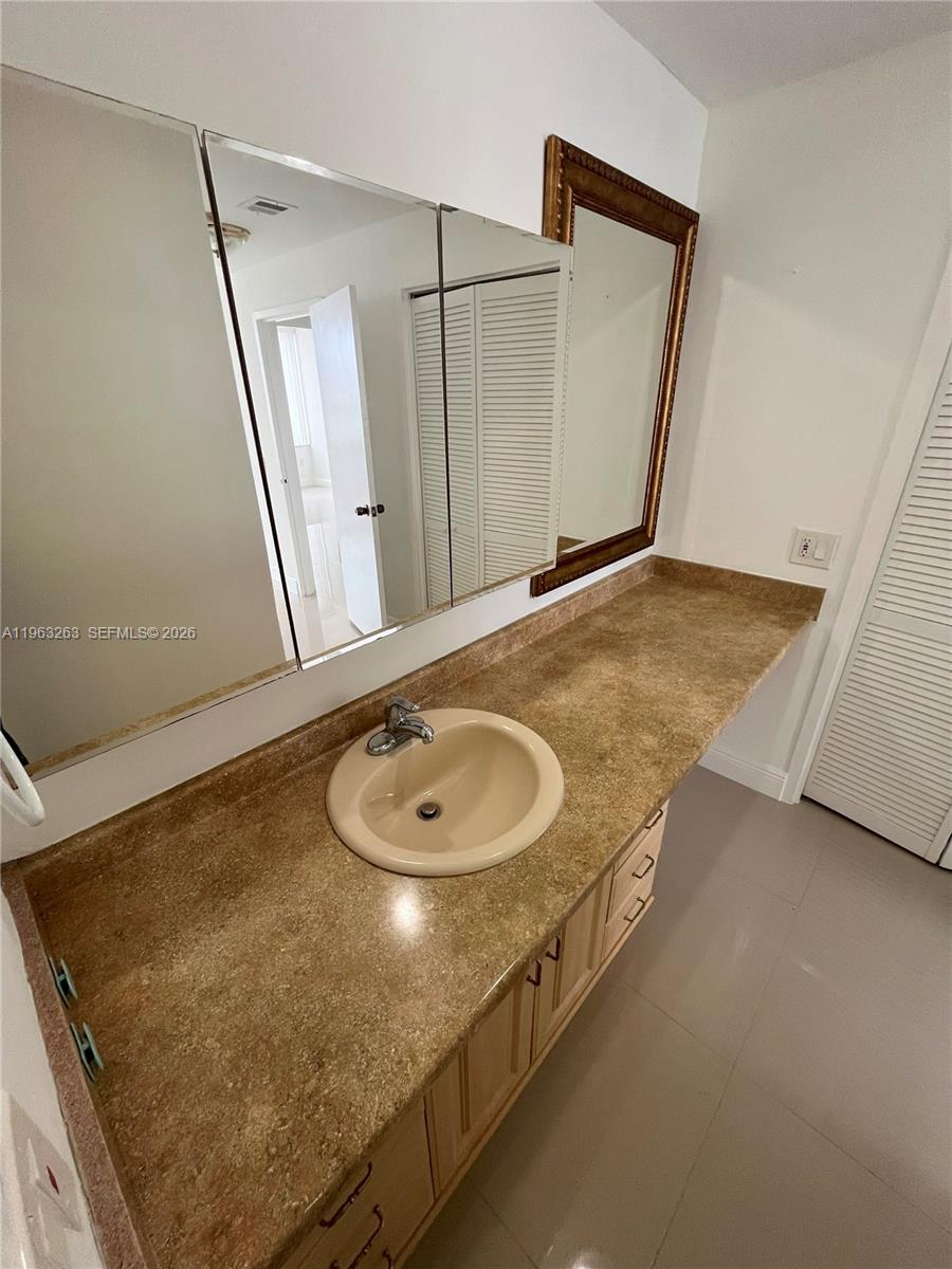 ALEXANDER TOWERS CONDO - Residential