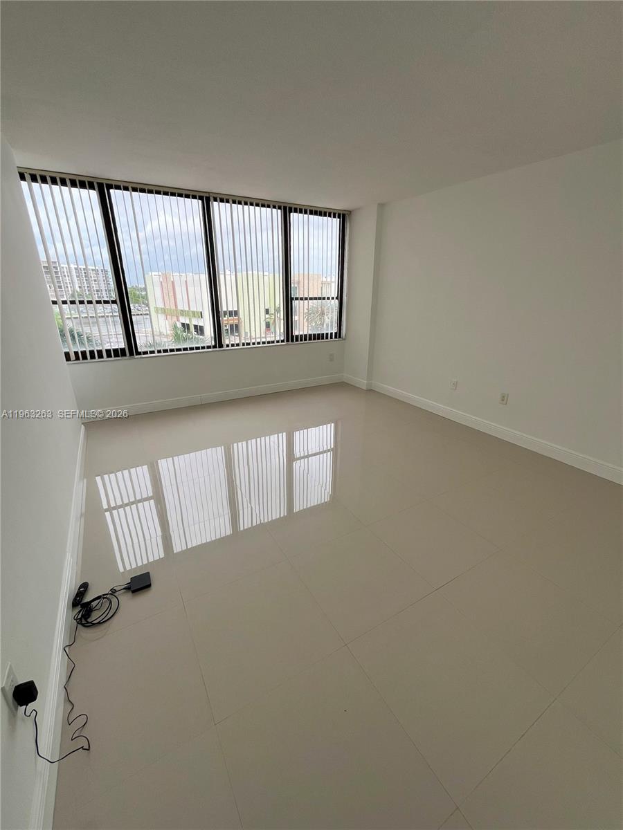 ALEXANDER TOWERS CONDO - Residential