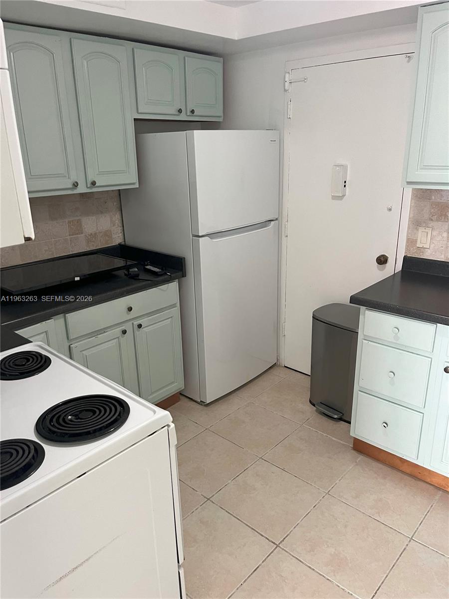 ALEXANDER TOWERS CONDO - Residential