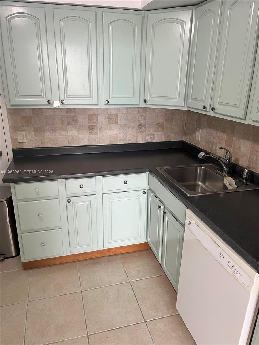 ALEXANDER TOWERS CONDO - Residential