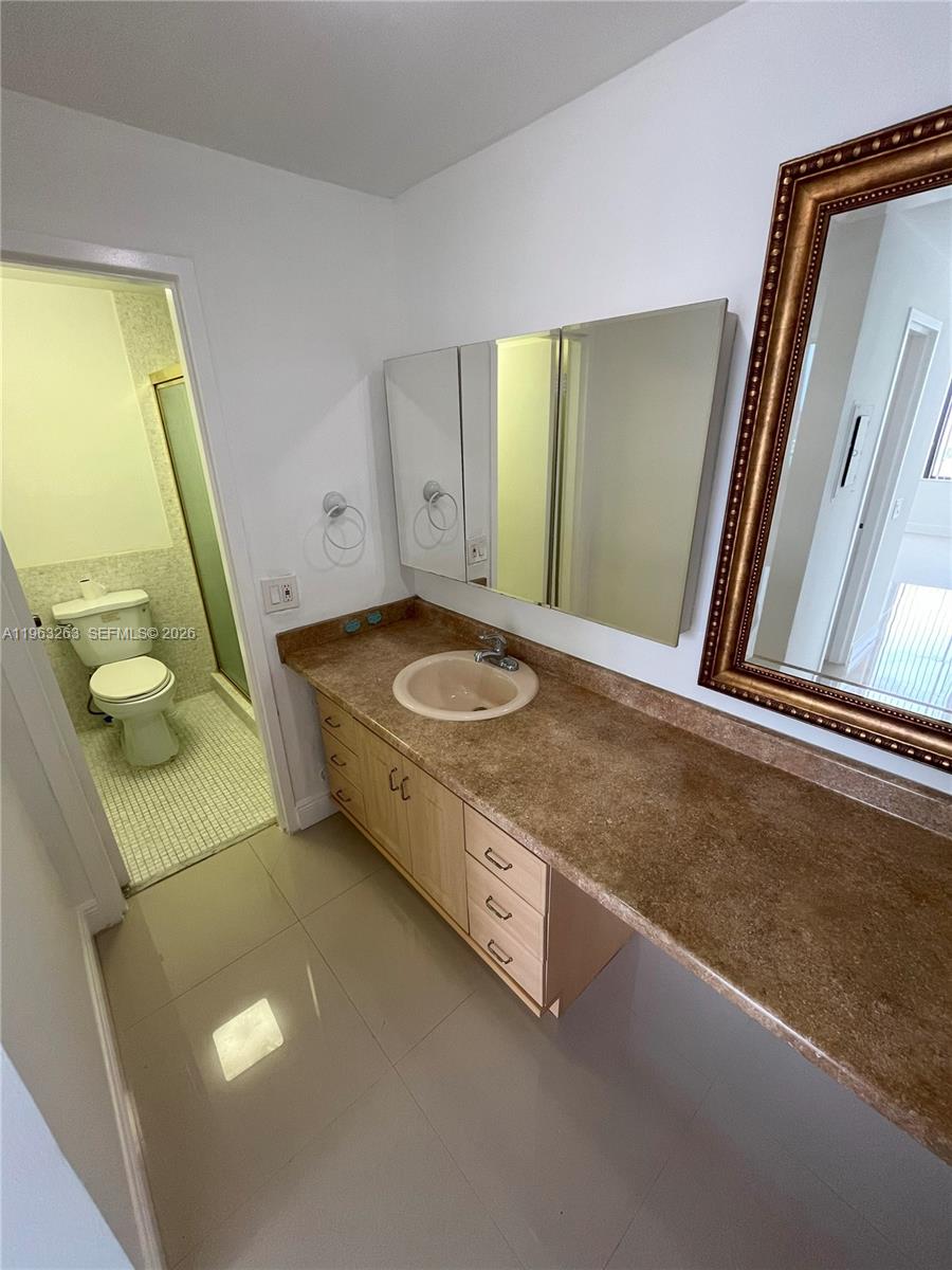 ALEXANDER TOWERS CONDO - Residential