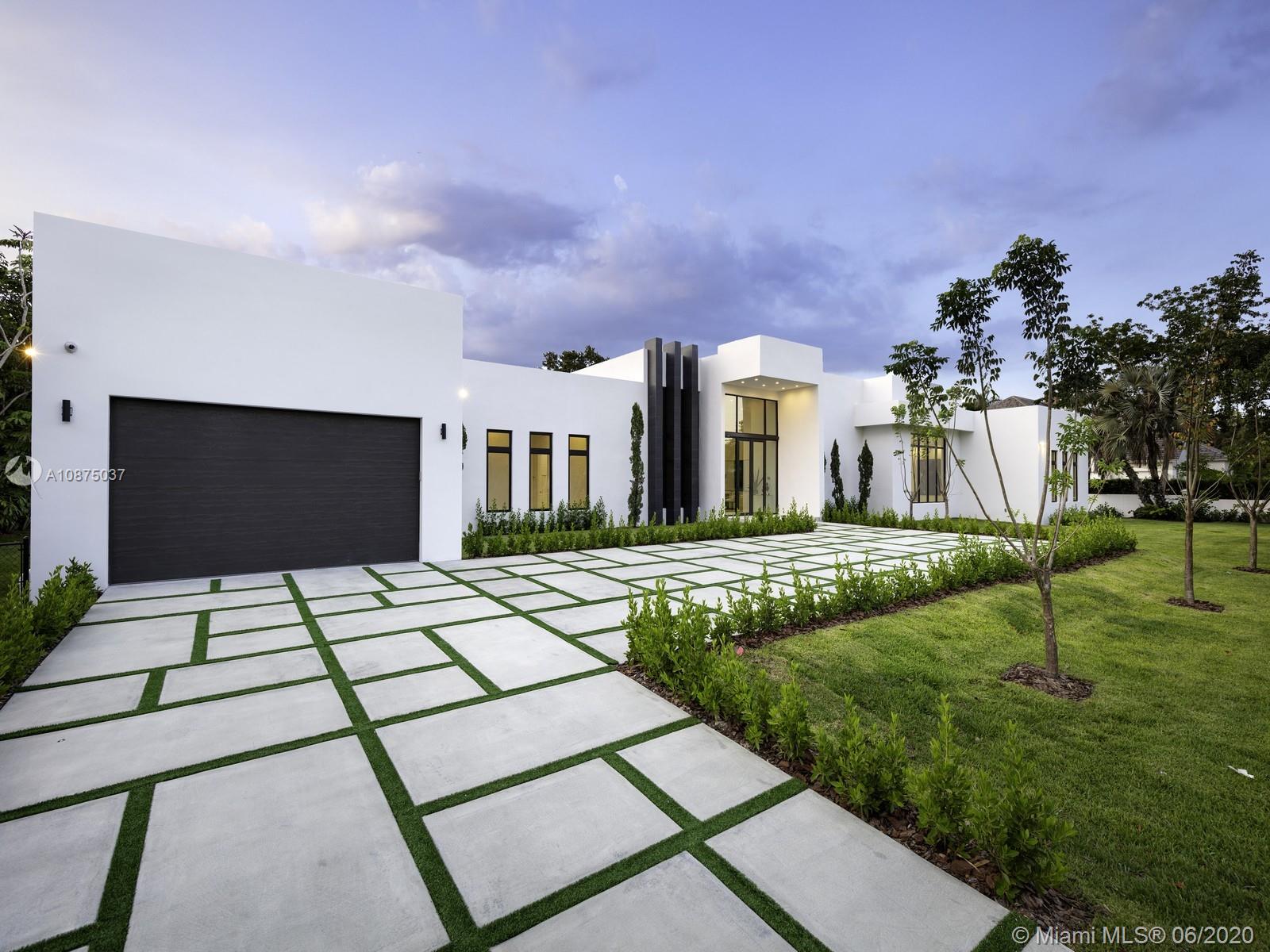TOWN & RANCH ESTS - Residential
