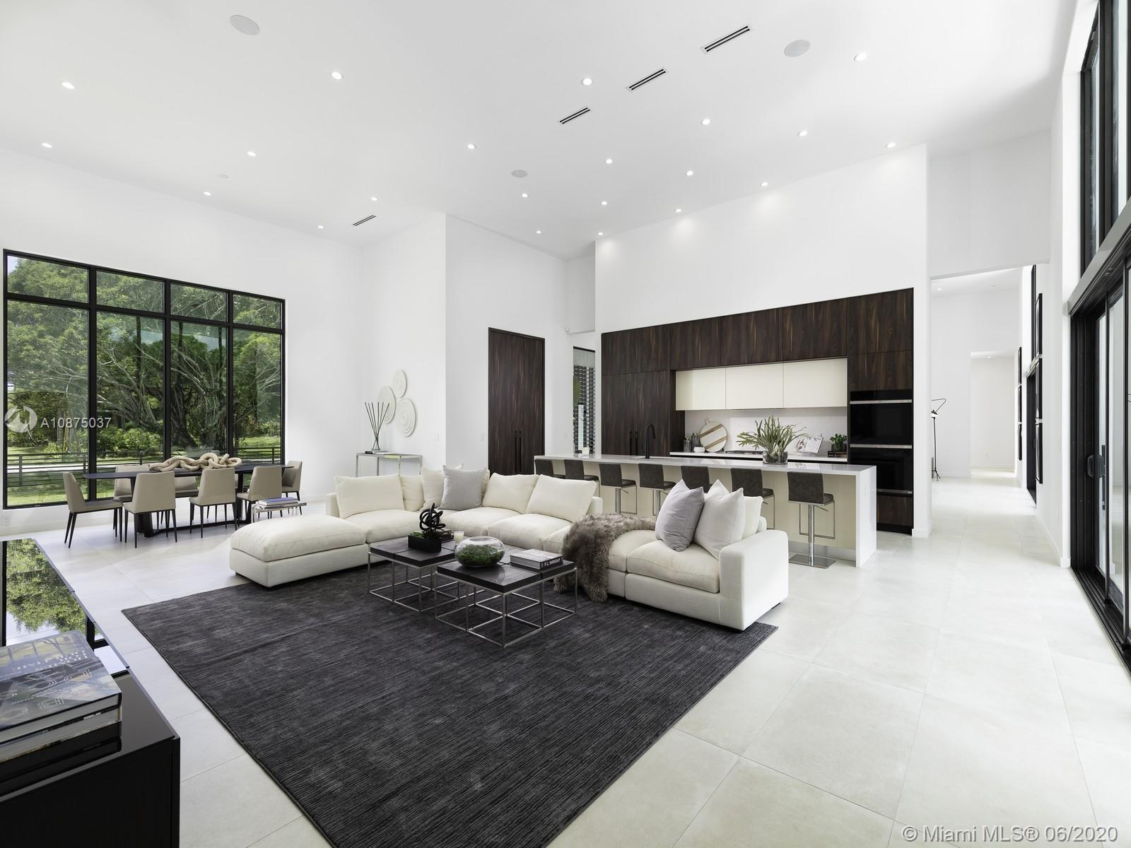 TOWN & RANCH ESTS - Residential