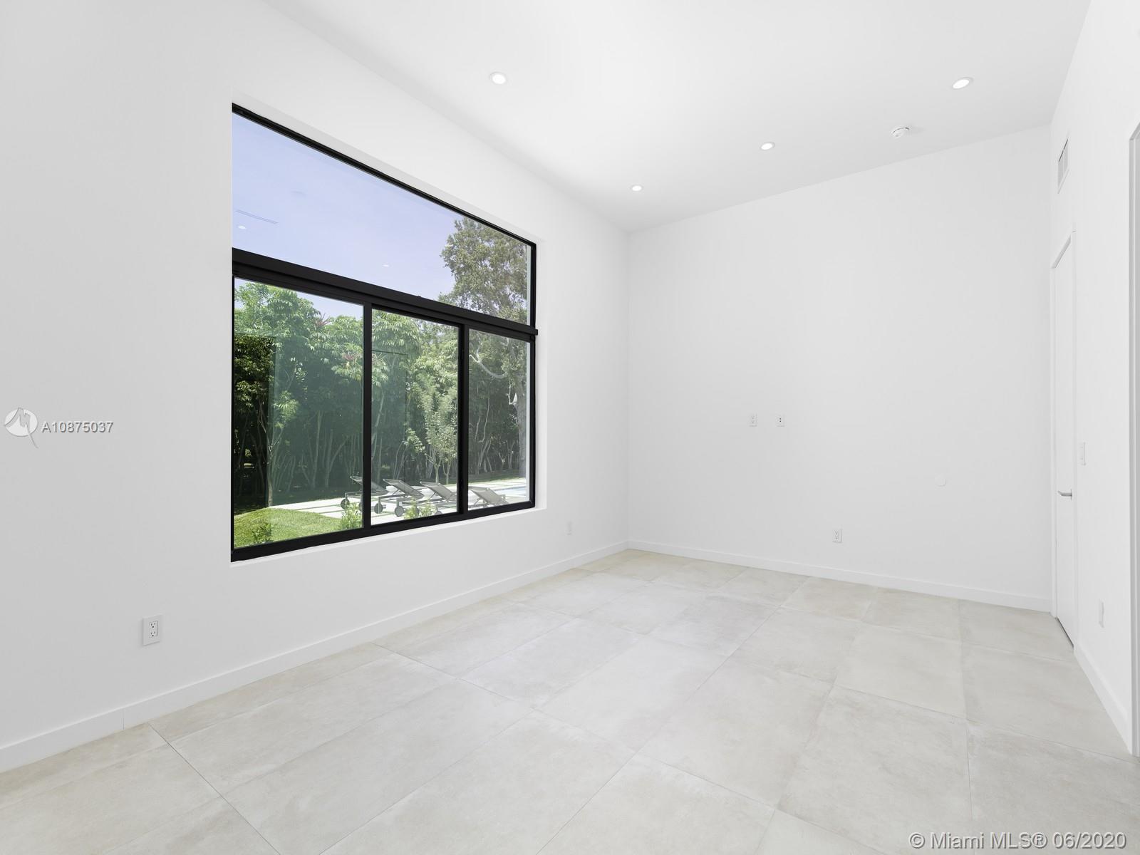 TOWN & RANCH ESTS - Residential