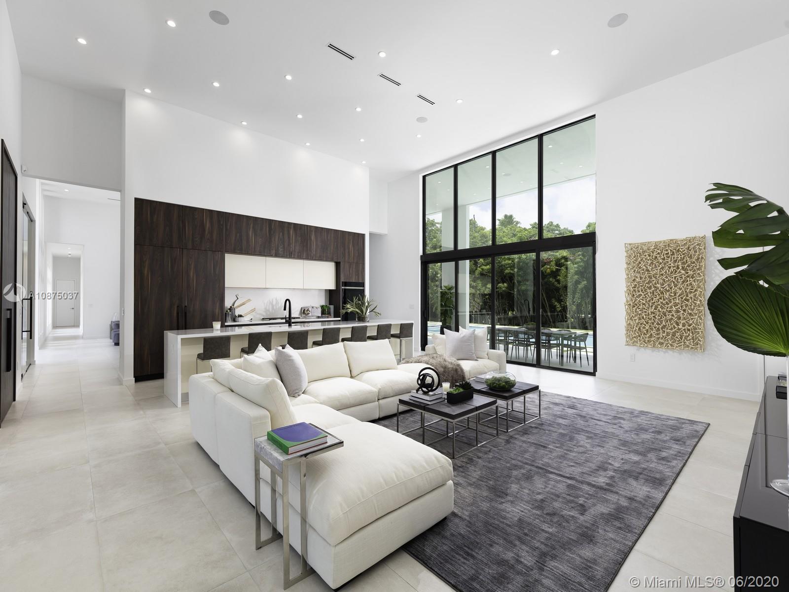 TOWN & RANCH ESTS - Residential
