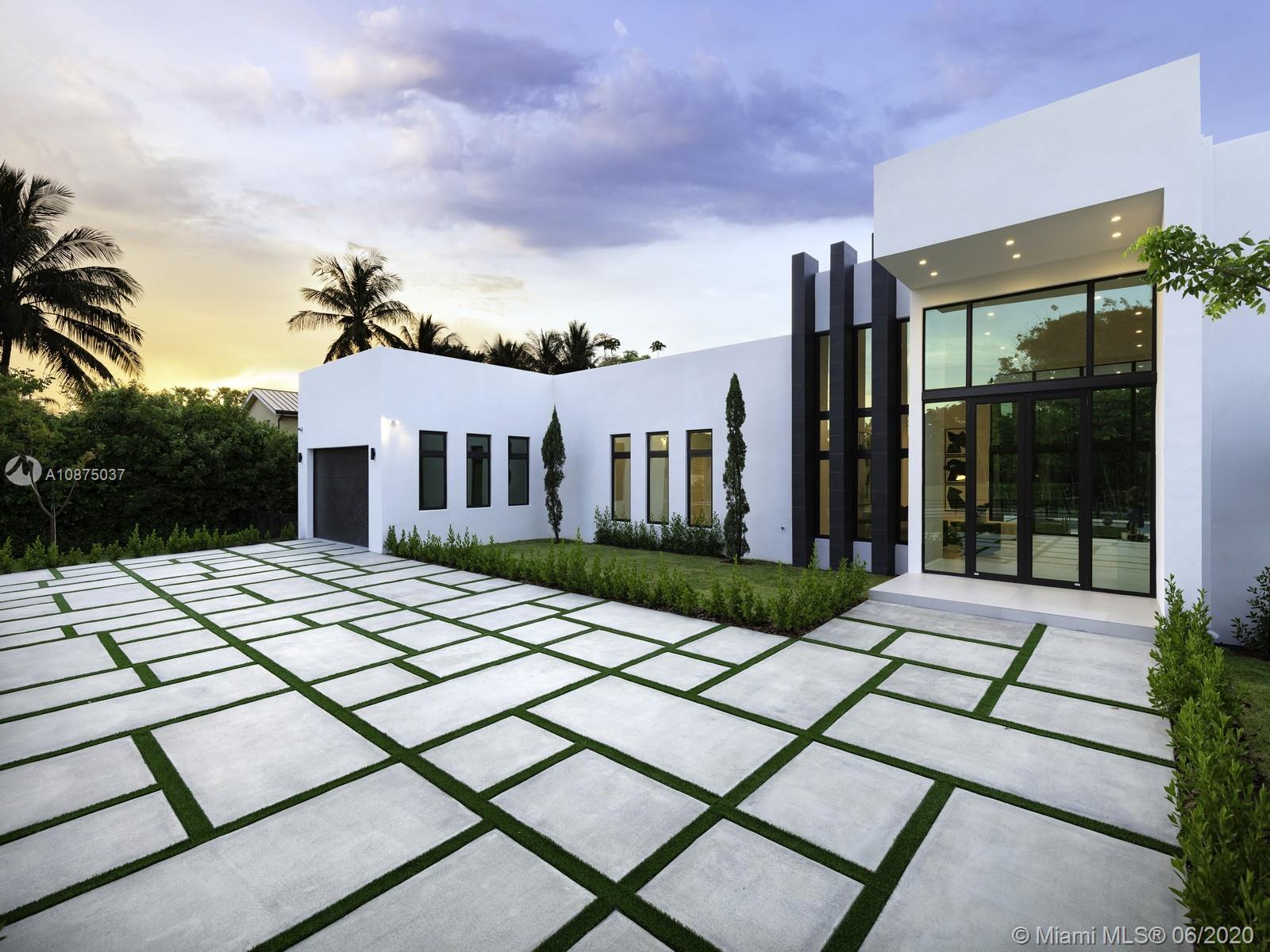 TOWN & RANCH ESTS - Residential