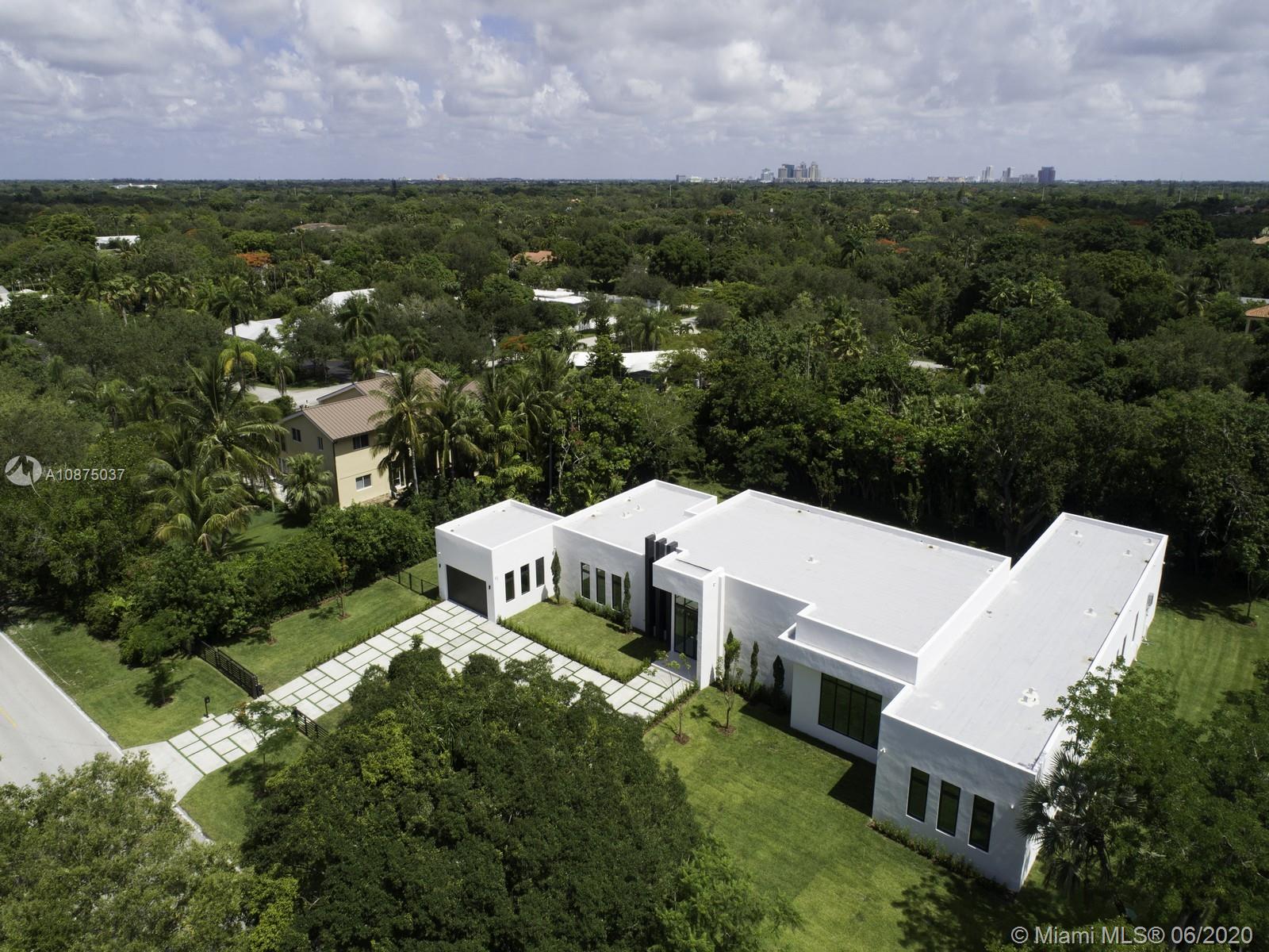 TOWN & RANCH ESTS - Residential