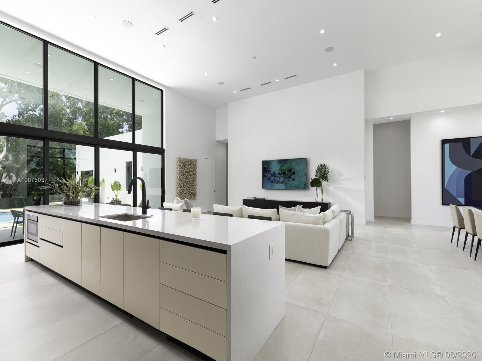 TOWN & RANCH ESTS - Residential