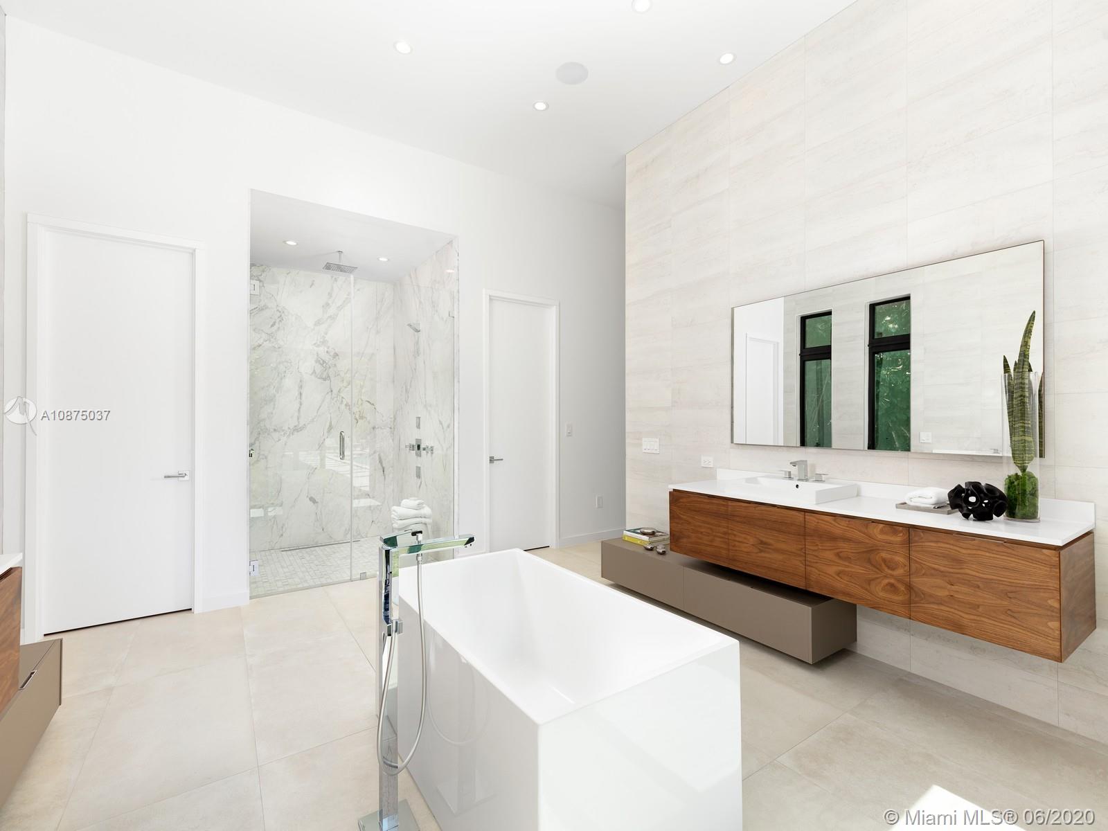 TOWN & RANCH ESTS - Residential