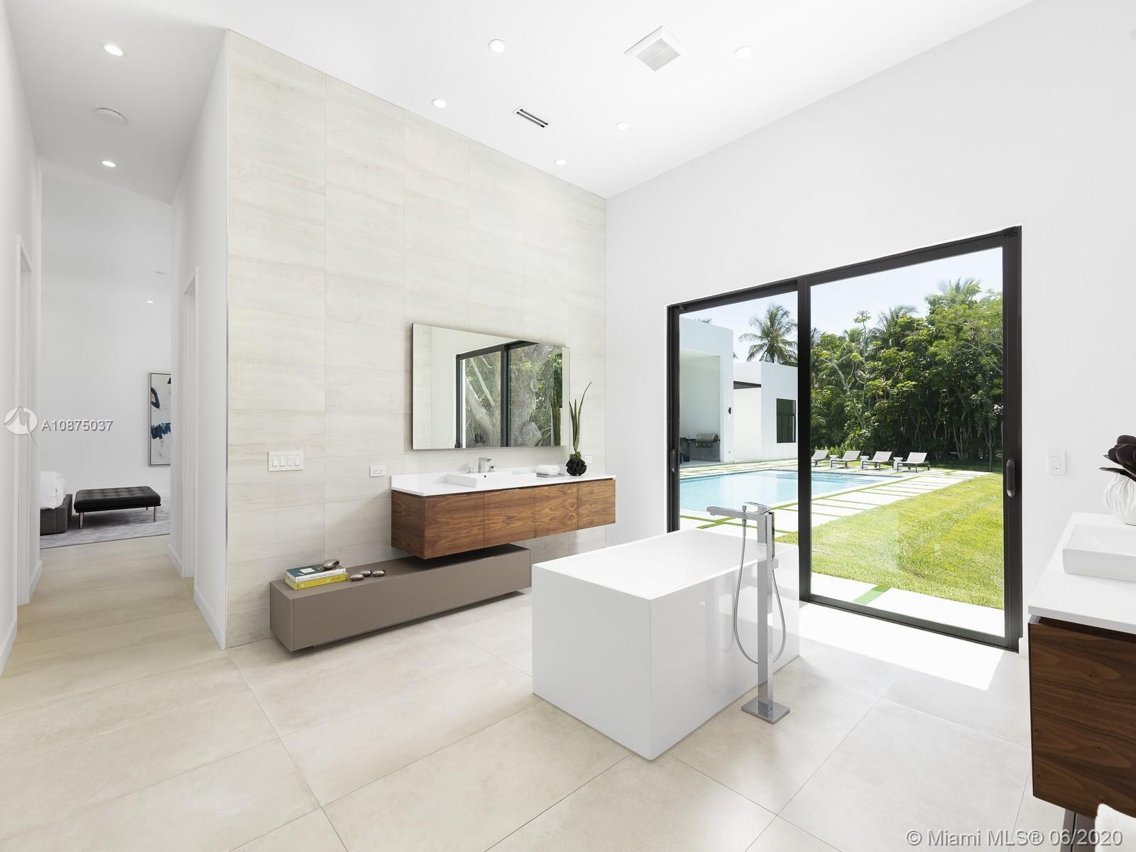 TOWN & RANCH ESTS - Residential