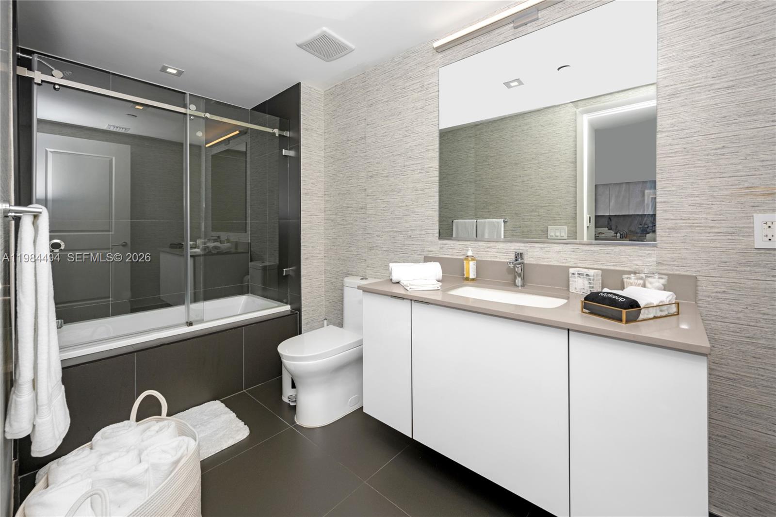 CANVAS CONDO - Residential Lease