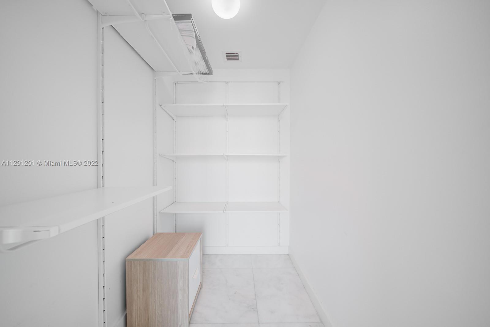 THE PLAZA 901 BRICKELL CO - Residential Lease