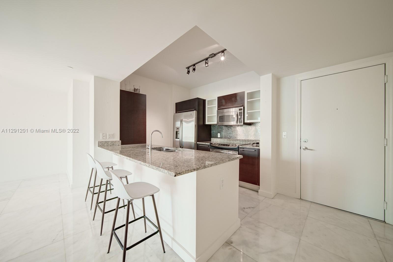 THE PLAZA 901 BRICKELL CO - Residential Lease