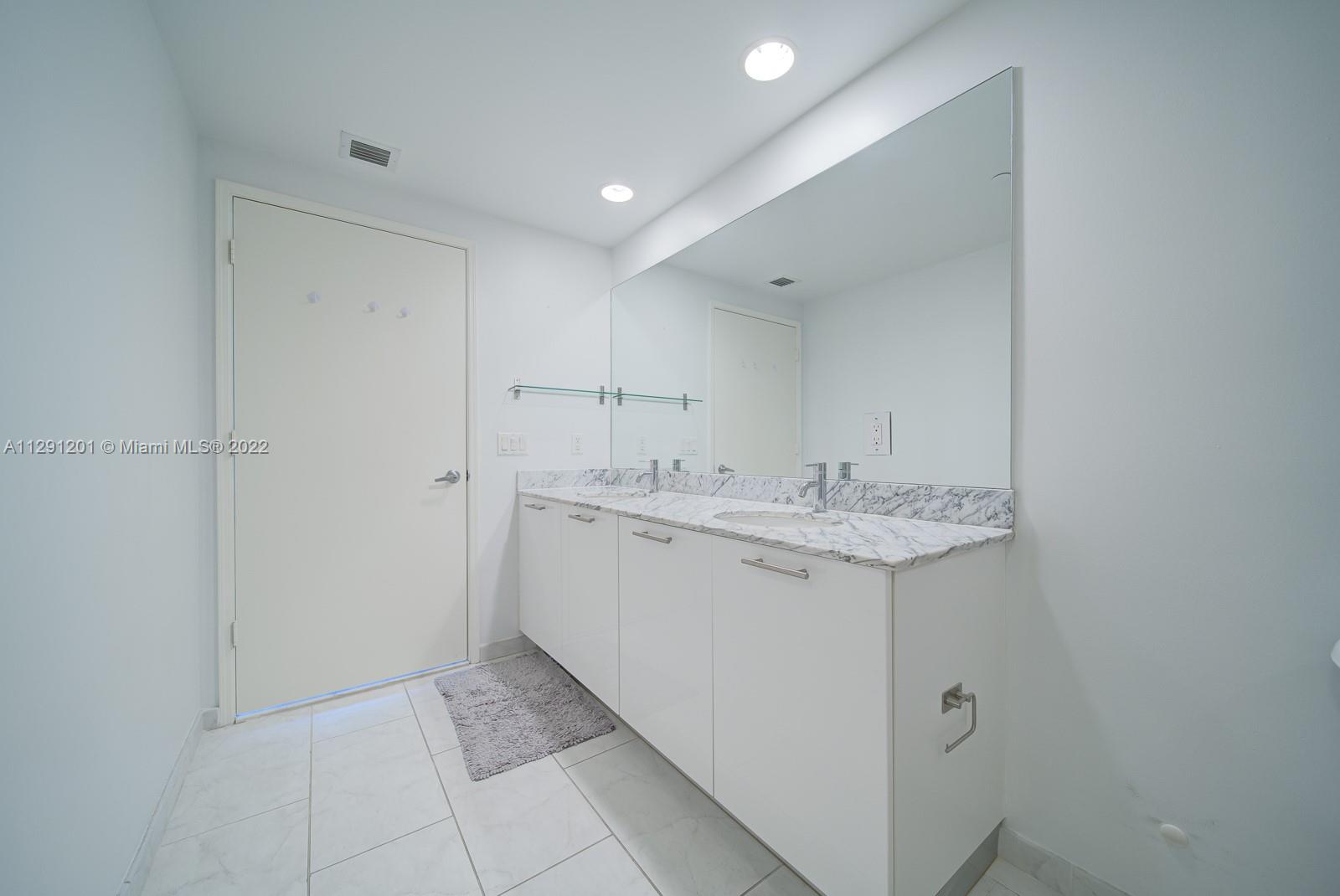 THE PLAZA 901 BRICKELL CO - Residential Lease