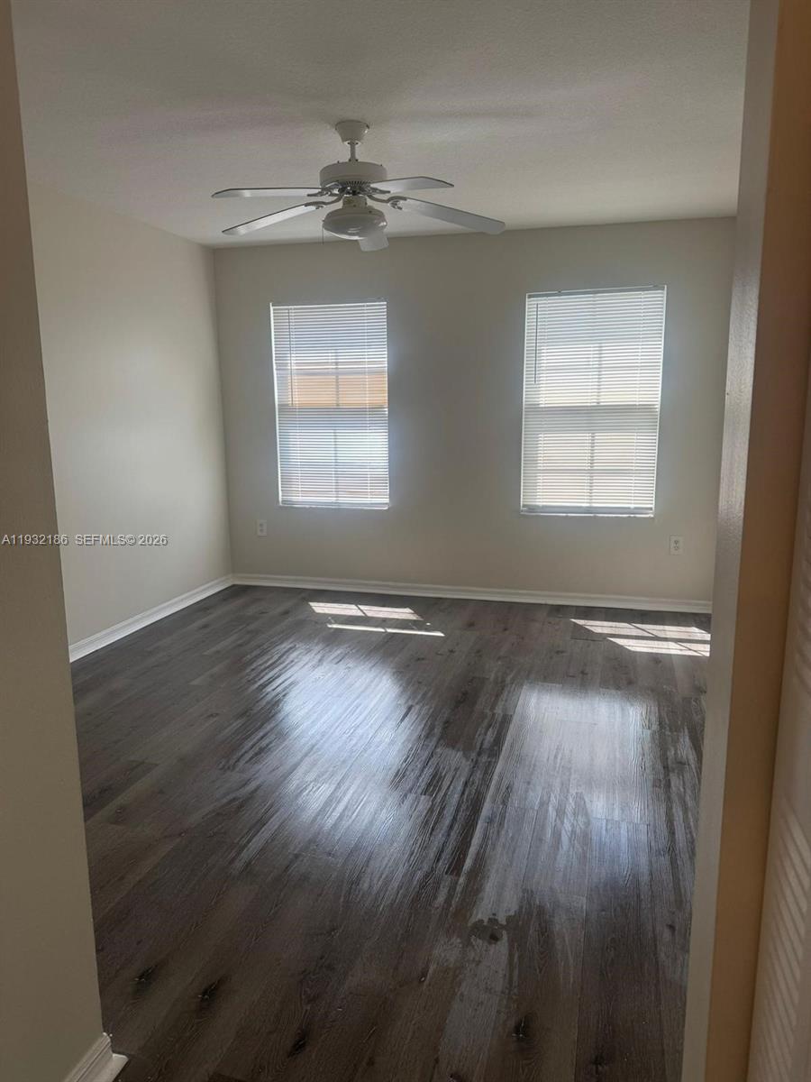 EMERALD ISLE AT LAGUNA LA - Residential