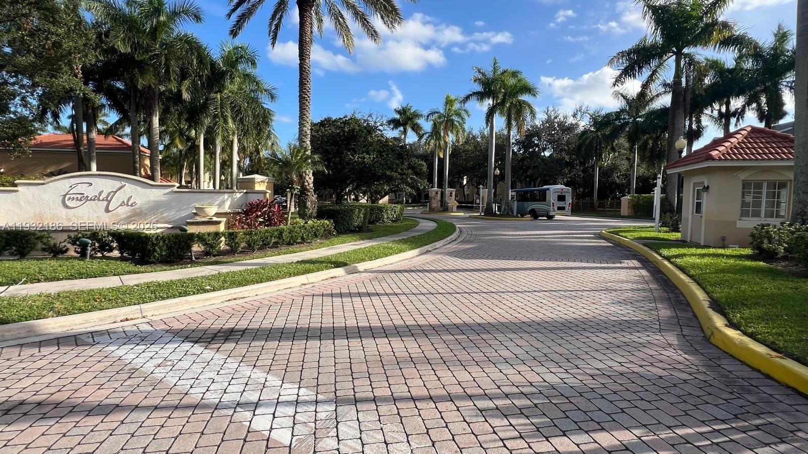 EMERALD ISLE AT LAGUNA LA - Residential