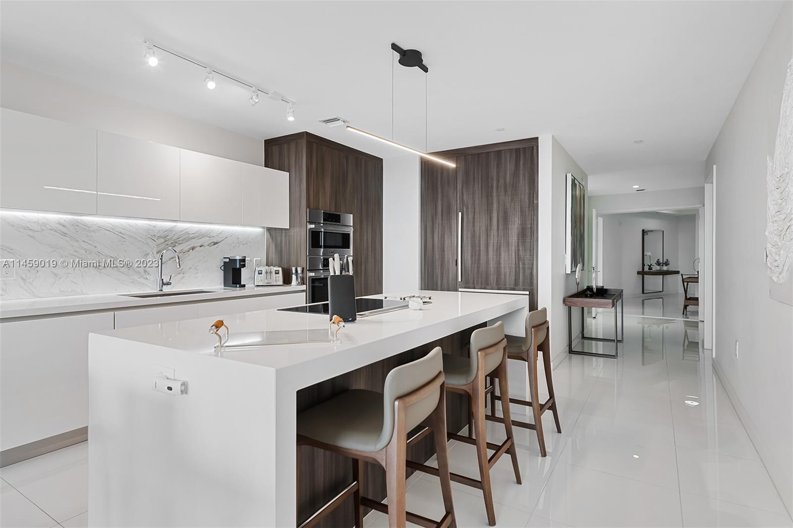 PARAMOUNT MIAMI WORLDCENT - Residential Lease