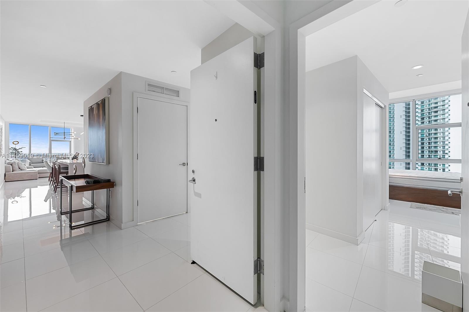 PARAMOUNT MIAMI WORLDCENT - Residential Lease