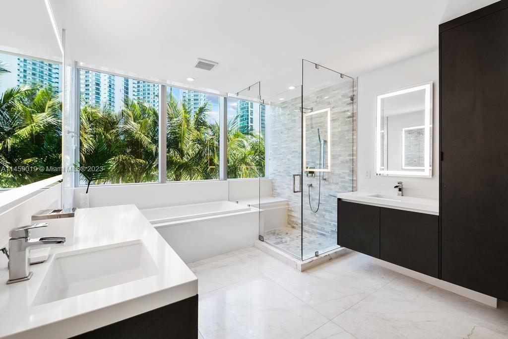 PARAMOUNT MIAMI WORLDCENT - Residential Lease