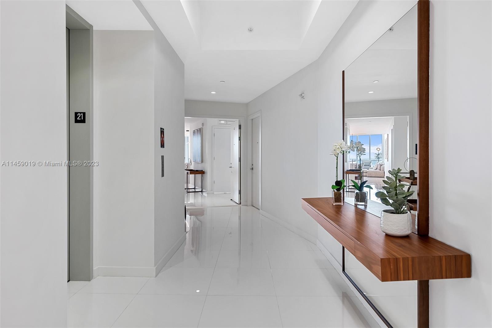 PARAMOUNT MIAMI WORLDCENT - Residential Lease