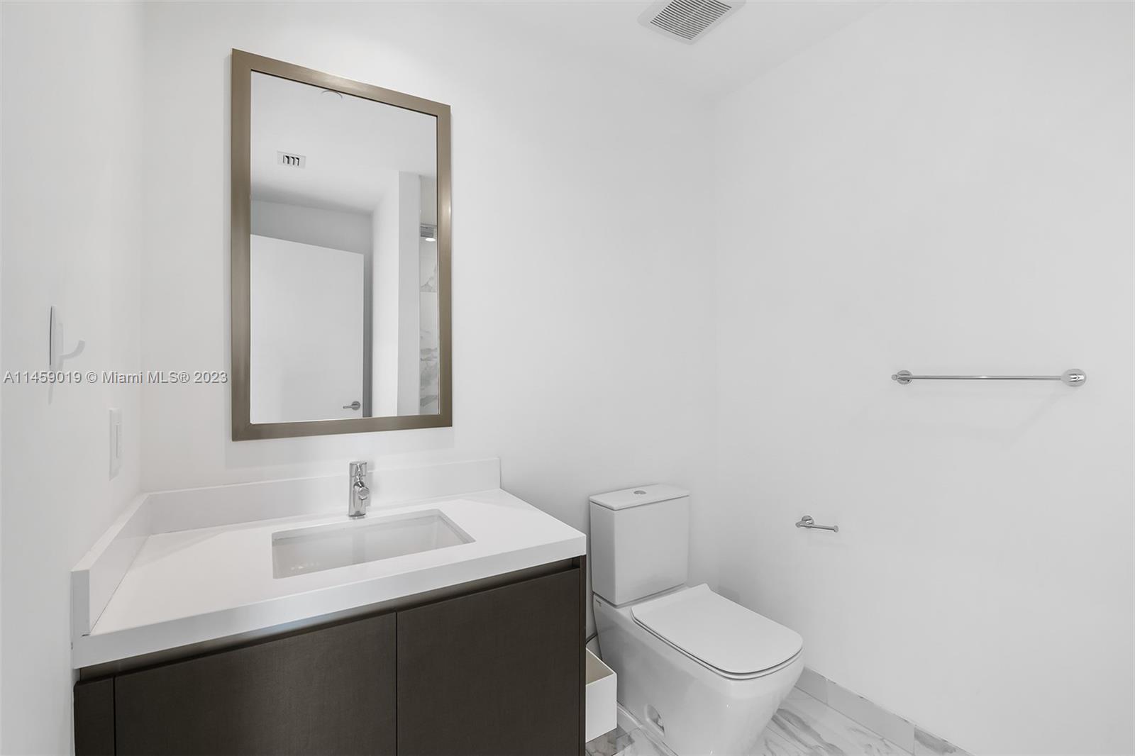 PARAMOUNT MIAMI WORLDCENT - Residential Lease