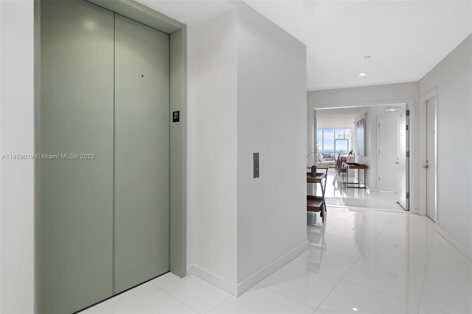 PARAMOUNT MIAMI WORLDCENT - Residential Lease