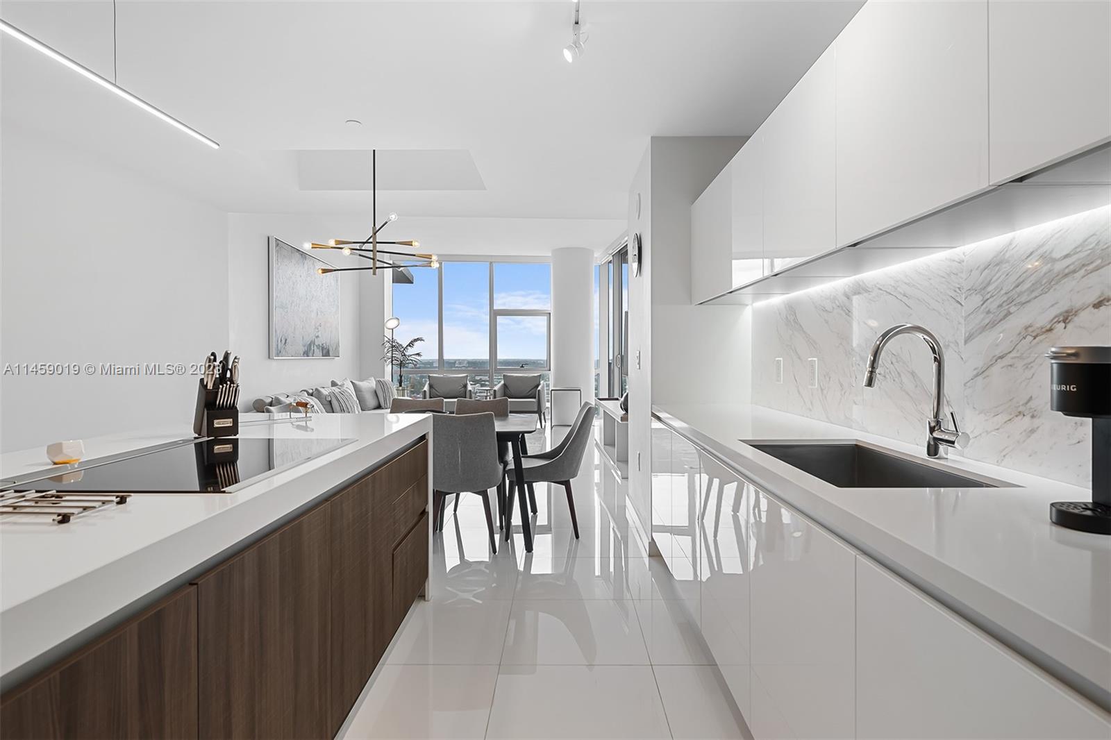 PARAMOUNT MIAMI WORLDCENT - Residential Lease